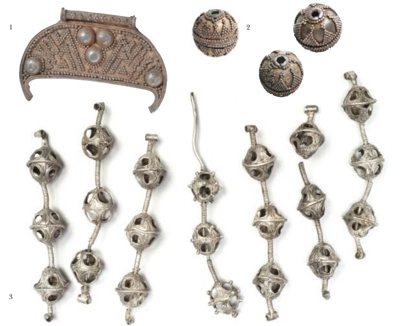 1. Лунница, серебро, X век, Гнёздово 2. Бусины, серебро, X век, Гнёздово 3. Детали очелья, серебро, XII – начало XIII века, Владимирская область